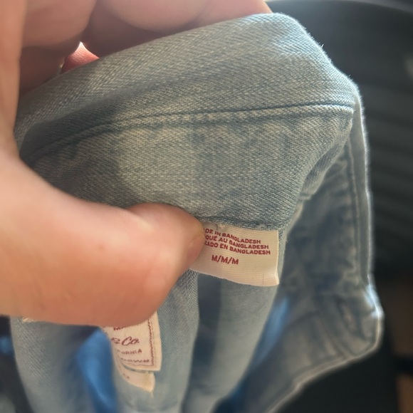 Levi's Denim Light Blue Casual Button Down Shirt - Picture 4 of 5